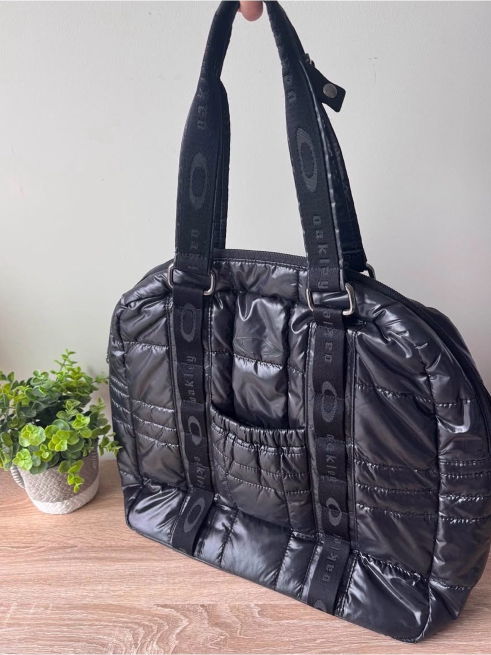 Oakley Black Quilted Puffer Tote Bag Gym Travel Logo Straps Fall 2012